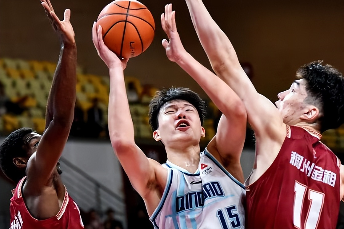 关于拜仁慕尼黑迎CBA季后赛关键赛，赛后防线松动，态度坚定，身体对抗强度拉满的信息